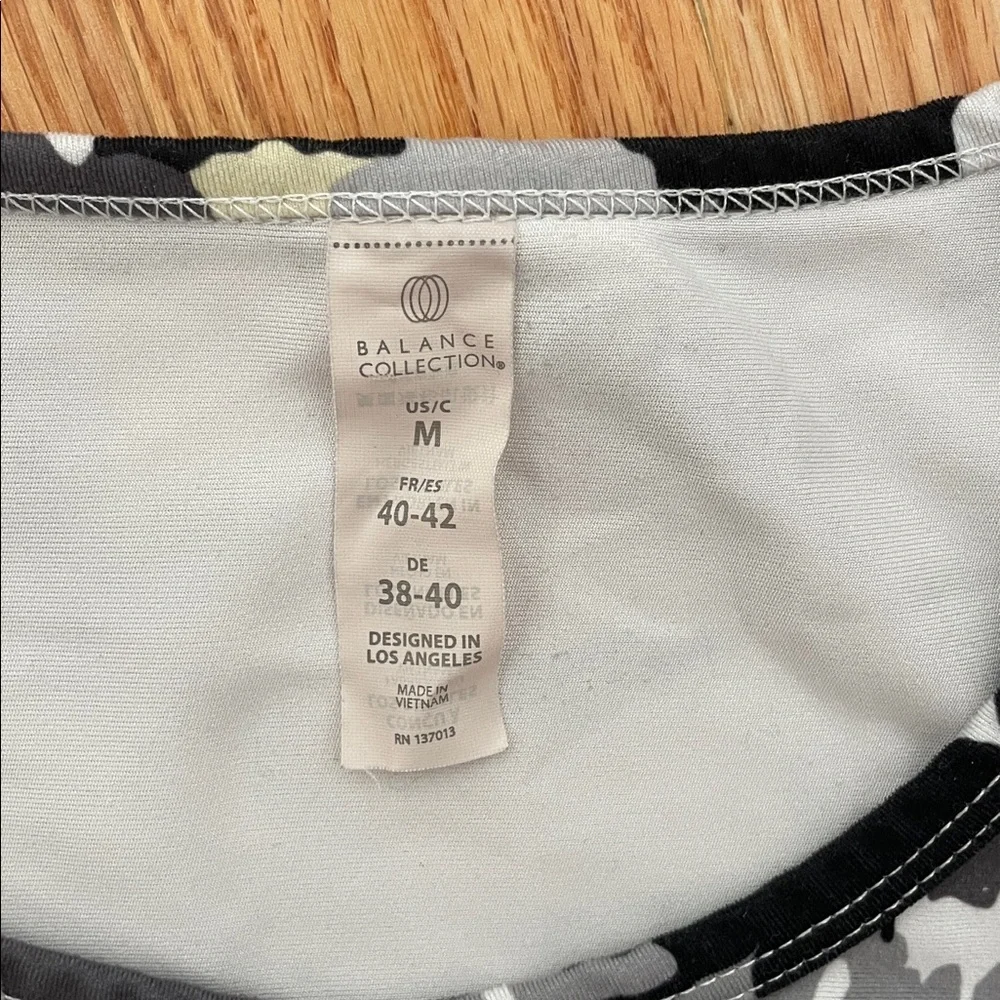Balance Collection athletic top - Picture 2 of 4